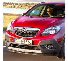 Бампер передний в цвет кузова Opel Mokka (2012-2016) в сборе верхняя и нижняя часть