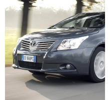 Бампер передний в цвет кузова Toyota Avensis 3 (2009-2011) дорестайлинг